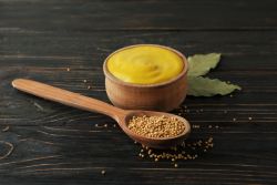 Senf (mittelscharf) 250g/4,00 €